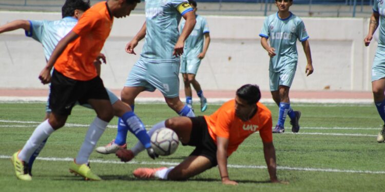 Se corona Correcaminos en Futbol Estudiantil, por 75 aniversario de la UAT