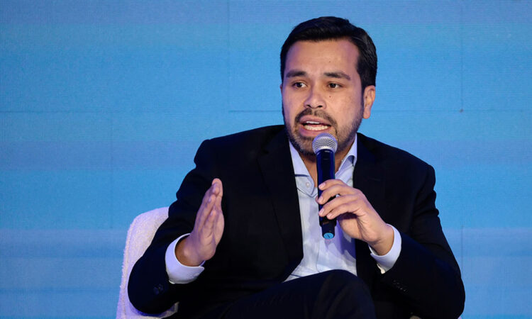 México no debe someterse a agendas extranjeras, dice líder de MC