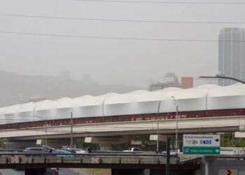 Autoridades descartan suspender clases pese a contingencia ambiental