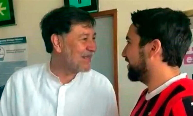 Hijo de Calderón enfrenta a Noroña en el aeropuerto