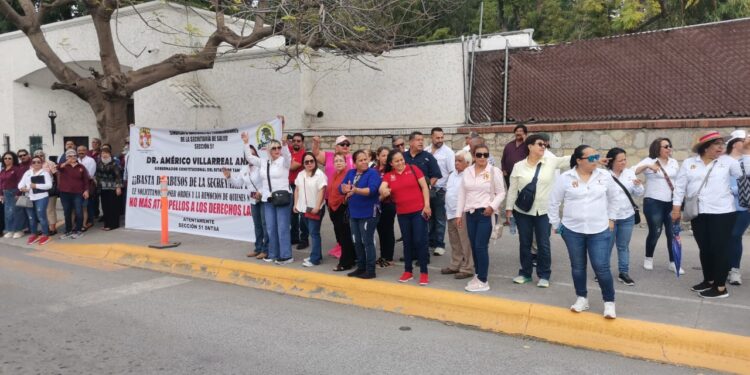 Protestan trabajadores de Salud, demandan plazas laborales