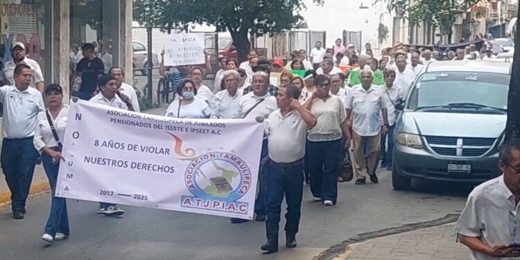 Jubilados del ISSSTE exigen pago de pensiones
