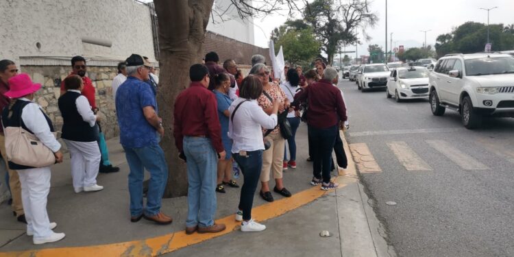Protestan trabajadores de Salud, demandan plazas laborales