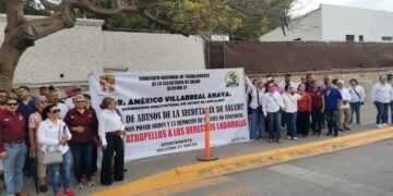 Protestan trabajadores de Salud, demandan plazas laborales