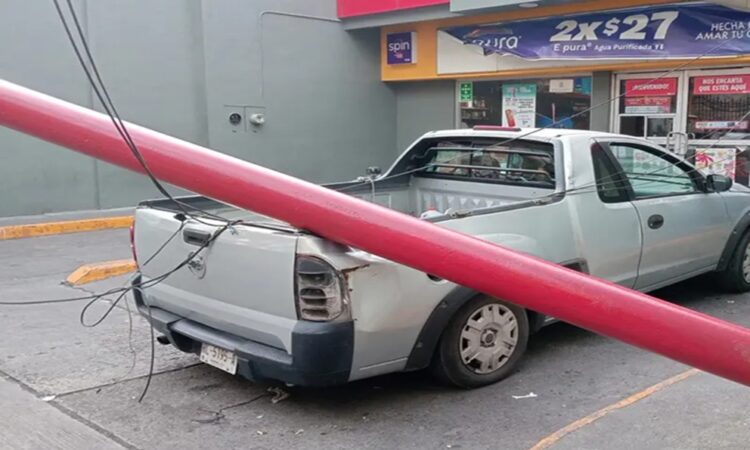 Vientos de hasta 70 km/h causan daños y movilización en Nuevo León