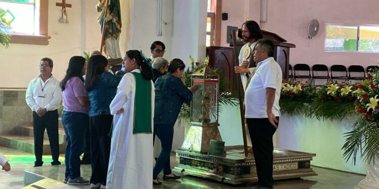 Muestran victorenses devoción por San Judas Tadeo; acuden a ver reliquias