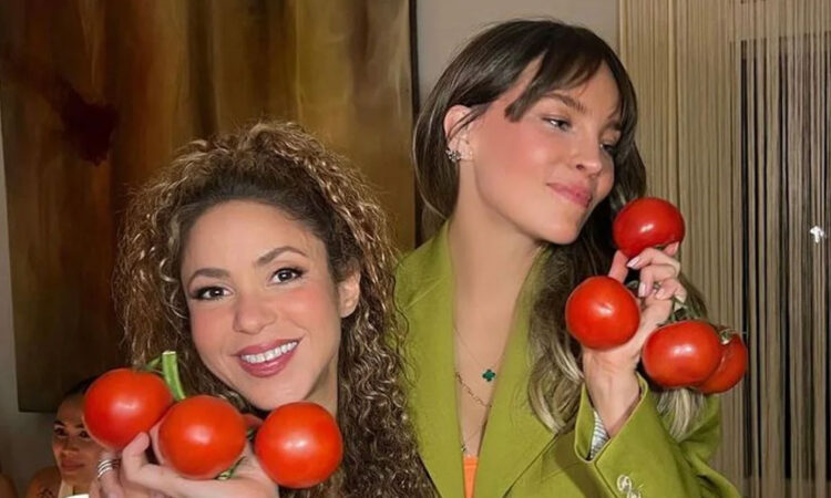 Belinda sorprende a Shakira con flores y la colombiana suma fecha en Guadalajara