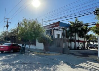 Sorprenden a tránsitos, les realizan pruebas de confianza