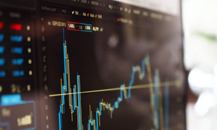 Wall Street se desploma tras confirmación de aranceles de Trump