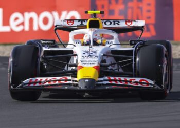 Tsunoda anhela un podio en casa con Red Bull