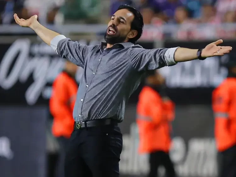 Mazatlán logra empatarle 1-1 a Chivas con polémico penal 