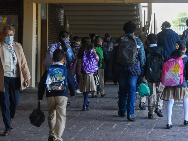 Los puentes escolares de mayo 2025, según el calendario de SEP