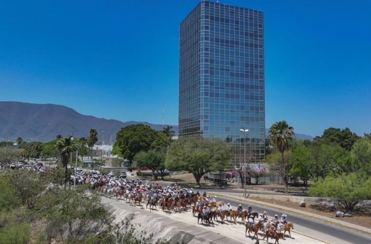 Participan 250 jinetes de la región en cabalgata por 200 años de la capitalidad de Cd. Victoria