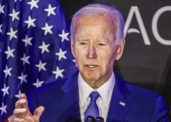 Biden reaparece como expresidente y arremete contra la “destrucción” de Trump