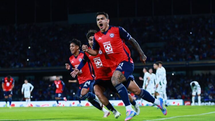 Cruz Azul remonta y derrota 2-1 al León, asegurando pase directo a Liguilla