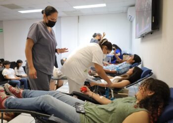 Colaboran estudiantes de la UAT en campaña altruista para la donación de sangre