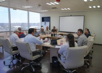 Dialoga secretario de Desarrollo Energético con ejidatarios de Llera inconformes con empresa de Parque Eólico