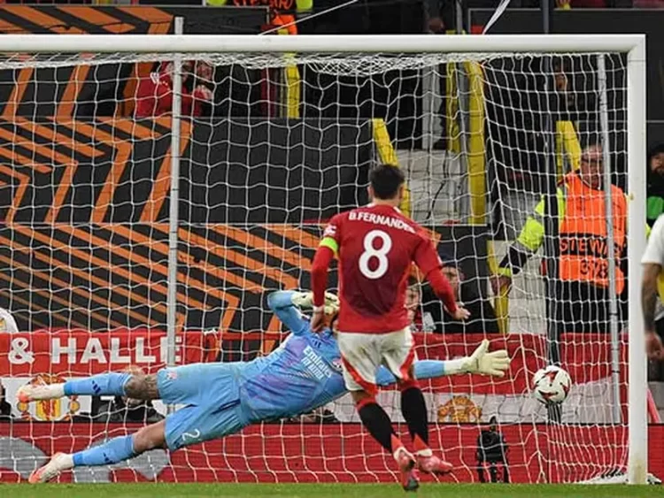 Manchester United gana 5-4 al Olympique Lyon en partidazo de Europa League