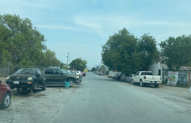 Saturadas de chatarra vehicular olvidada decenas de calles de la capital de Tamaulipas