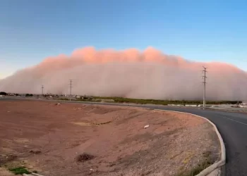Tormenta de arena cubre Chihuahua; piden extremar precauciones