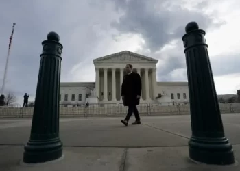 Corte de Estados Unidos ordena frenar expulsiones de la banda del “Tren de Aragua” a El Salvador