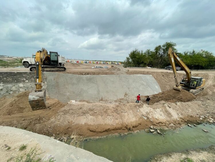 Rehabilitan tramo del Canal Rhode dañado por tromba de marzo en Reynosa