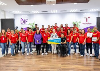 Atestigua María de Villarreal entrega de donativo de la campaña de redondeo de Oxxo en Tamaulipas