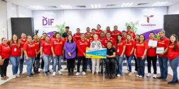 Atestigua María de Villarreal entrega de donativo de la campaña de redondeo de Oxxo en Tamaulipas