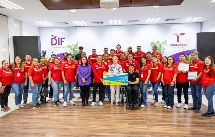 Atestigua María de Villarreal entrega de donativo de la campaña de redondeo de Oxxo en Tamaulipas