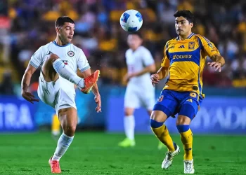 Tigres y Cruz Azul empatan 1-1 y dejan todo para la vuelta en Concachampions