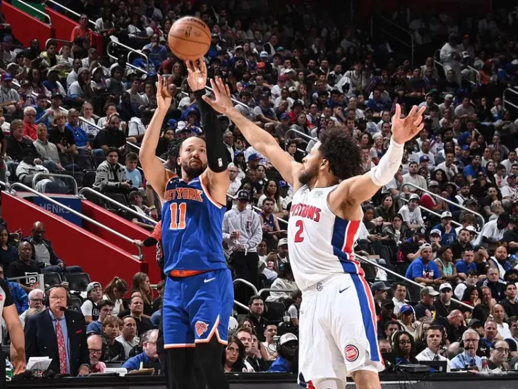 Knicks toman ventaja 2-1 en su serie ante Pistons; un apretado 118-116