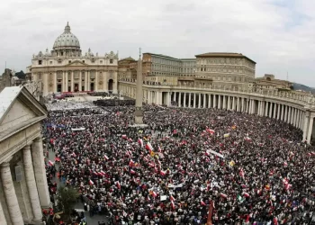 Más de 250 mil fieles despidieron al Papa Francisco previo a su funeral en Vaticano