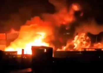 Enorme explosión de puerto en Irán deja 750 heridos y ocho muertos