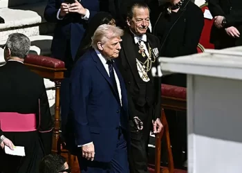 Jefes de estado y realeza se unen a miles de fieles en el funeral del papa Francisco