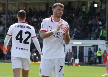 Santi Gimenez se reencuentra con el gol en triunfo del AC Milan 2-0 sobre Venezia
