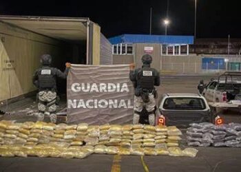 Operación Frontera Norte de México asegura 243 inmuebles; 1,675 vehículos; mil 874 armas y 2 mil 009 personas