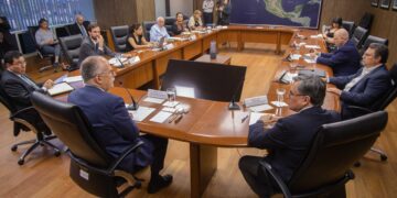 SADER e IICA suman esfuerzos en combate al gusano barrenador del ganado en México