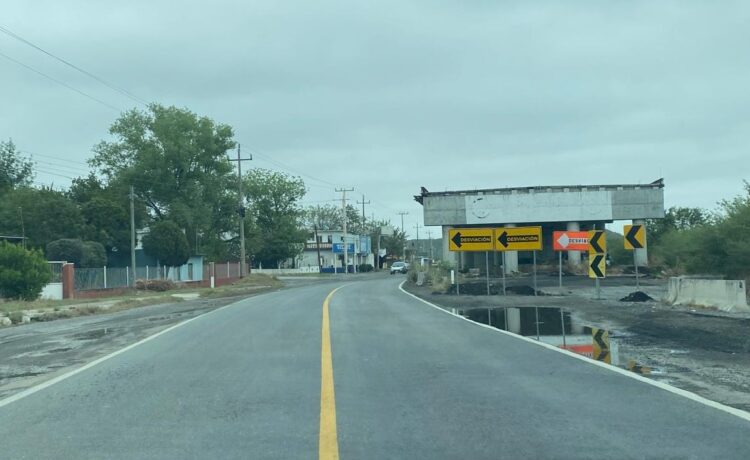 Dan “manita de gato” a carretera frente a Mainero, Tamaulipas en ruta Victoria-Monterrey
