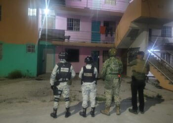 Realizan cateo en Reynosa por desmantelamiento de auto robado y acopio de armas