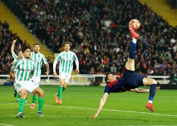 El Barcelona deja vivo al Real Madrid; empató 1-1 con Betis