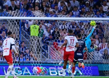 Monterrey golea 3-1 a Chivas y se saborea el Clásico Regio