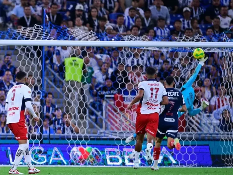 Monterrey golea 3-1 a Chivas y se saborea el Clásico Regio