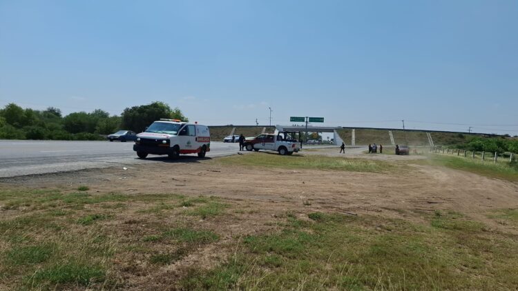 Muere motociclista al ser arrollado por un auto cadillac en el Ejido Subida Alta