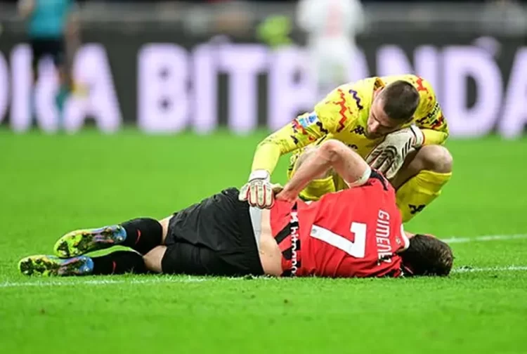 Santiago Gimenez salió lesionado en empate del Milan