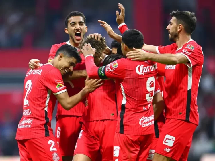 Toluca derrota 2-1 a Santos… y se queda a un paso del liderato