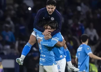 Cruz Azul derrota 2-1 al América y lo deja fuera de Concachampions