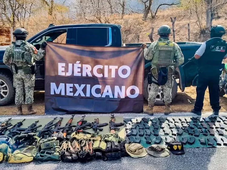 Ejército repele agresión armada en Teloloapan, Guerrero, y decomisa arsenal