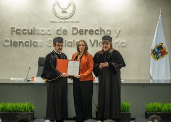 Recibe Isolda Rendón nombramiento de presidenta honoraria de Familia UAT