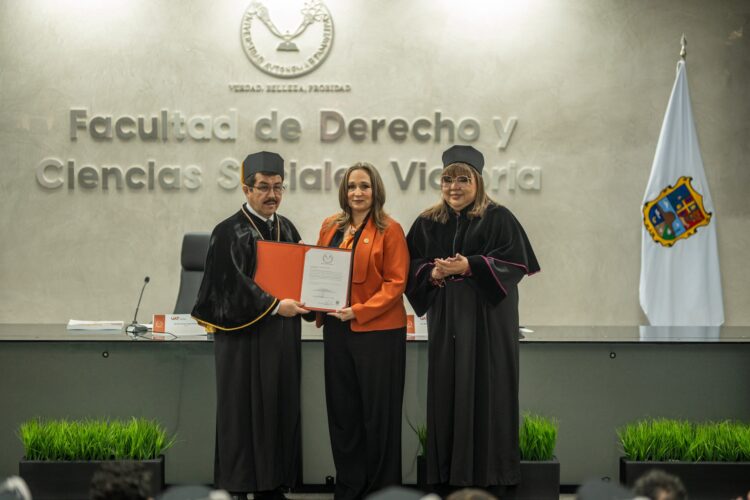 Recibe Isolda Rendón nombramiento de presidenta honoraria de Familia UAT