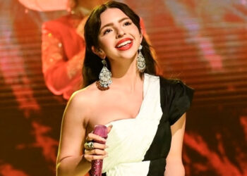 Ángela Aguilar dedica premio Billboard a mujeres inmigrantes